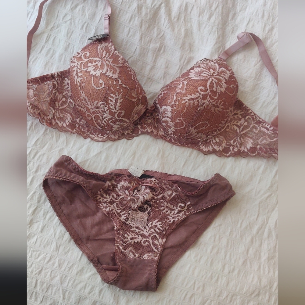 Rose lingerie